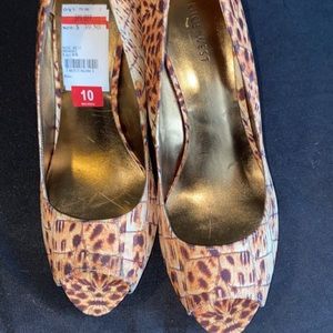 Nine West women’s leopard open toe high heel shoes. Size 10